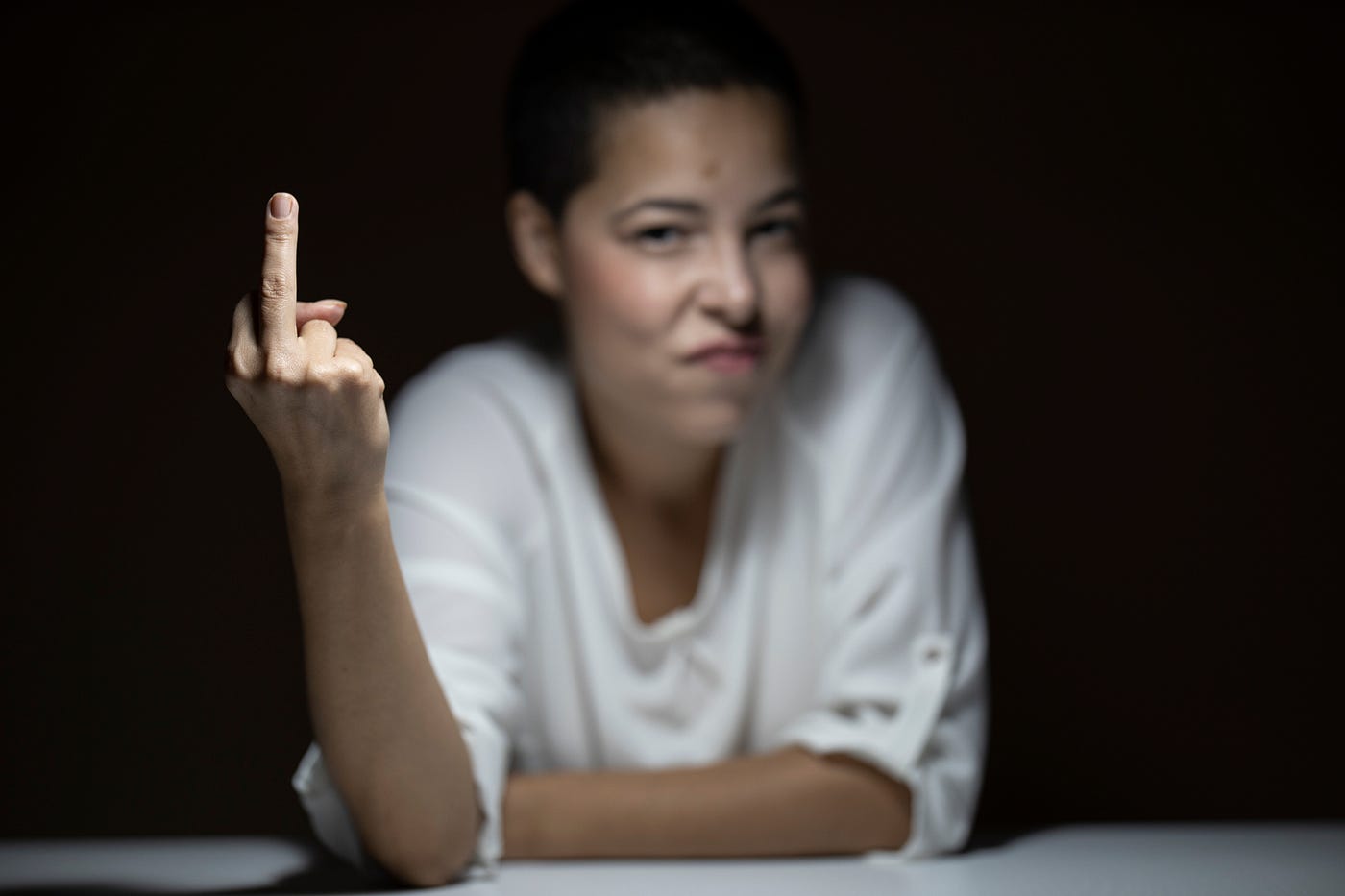 donna, dito medio, femminilità