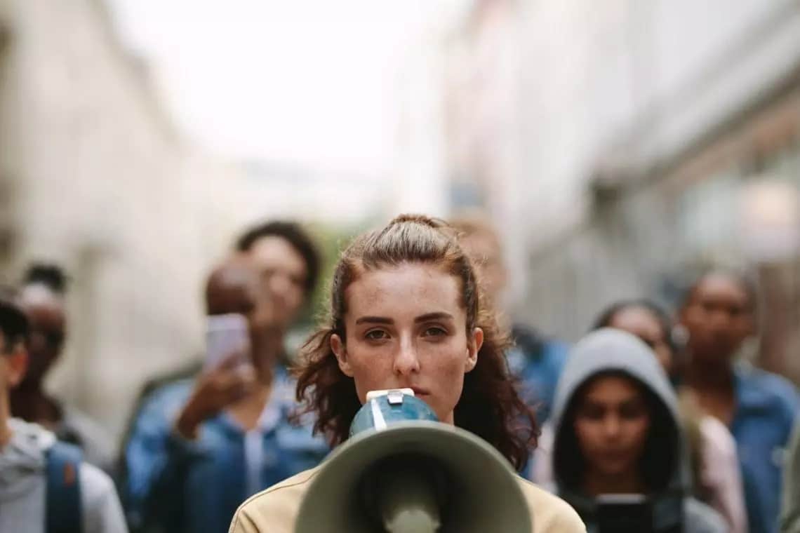 donna, megafono, museo del patriarcato
