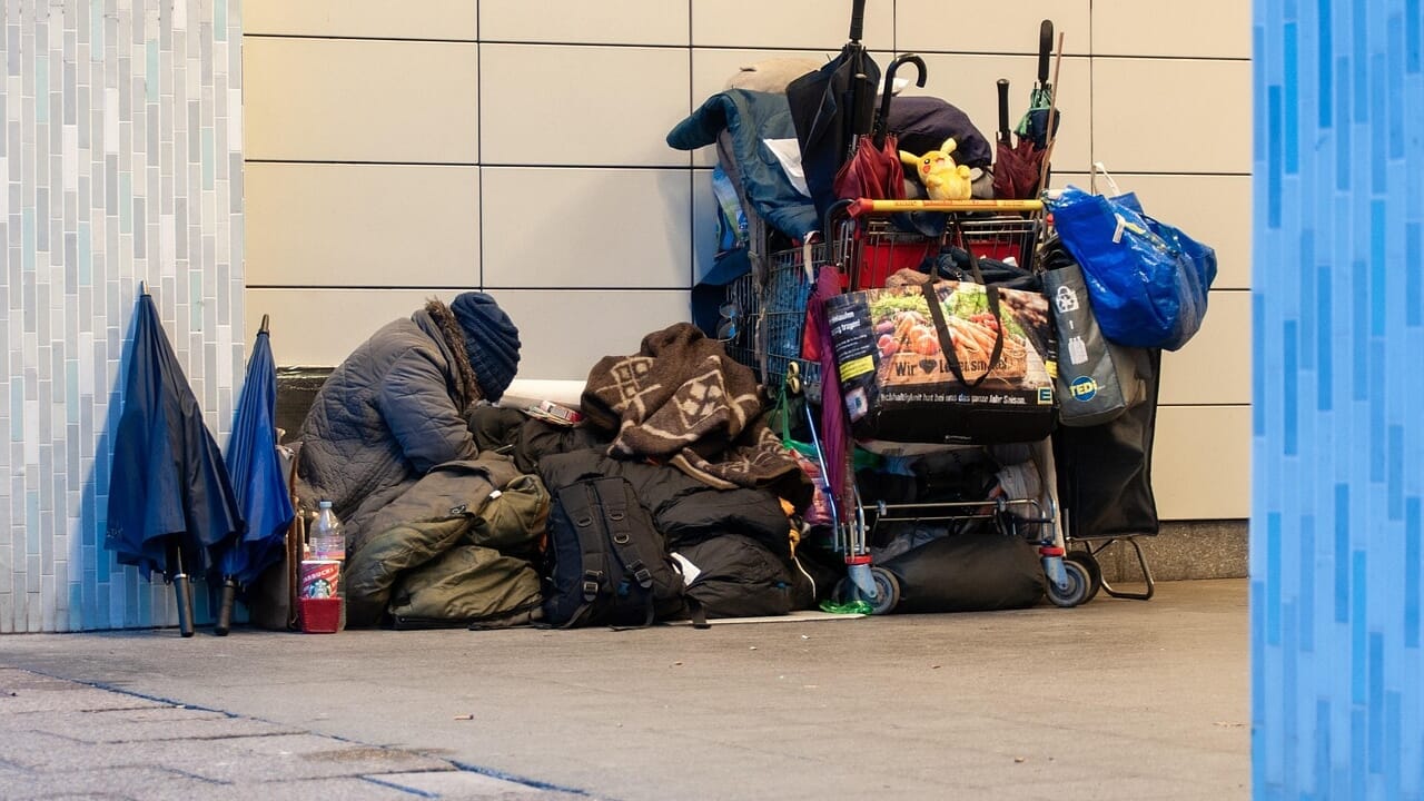 L’emergenza degli uomini senzatetto uomini e la cecità del sistema