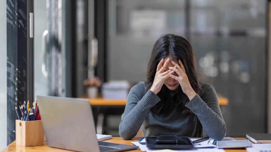 Il paradosso della felicità femminile: perché il femminismo ha tradito le donne (1)