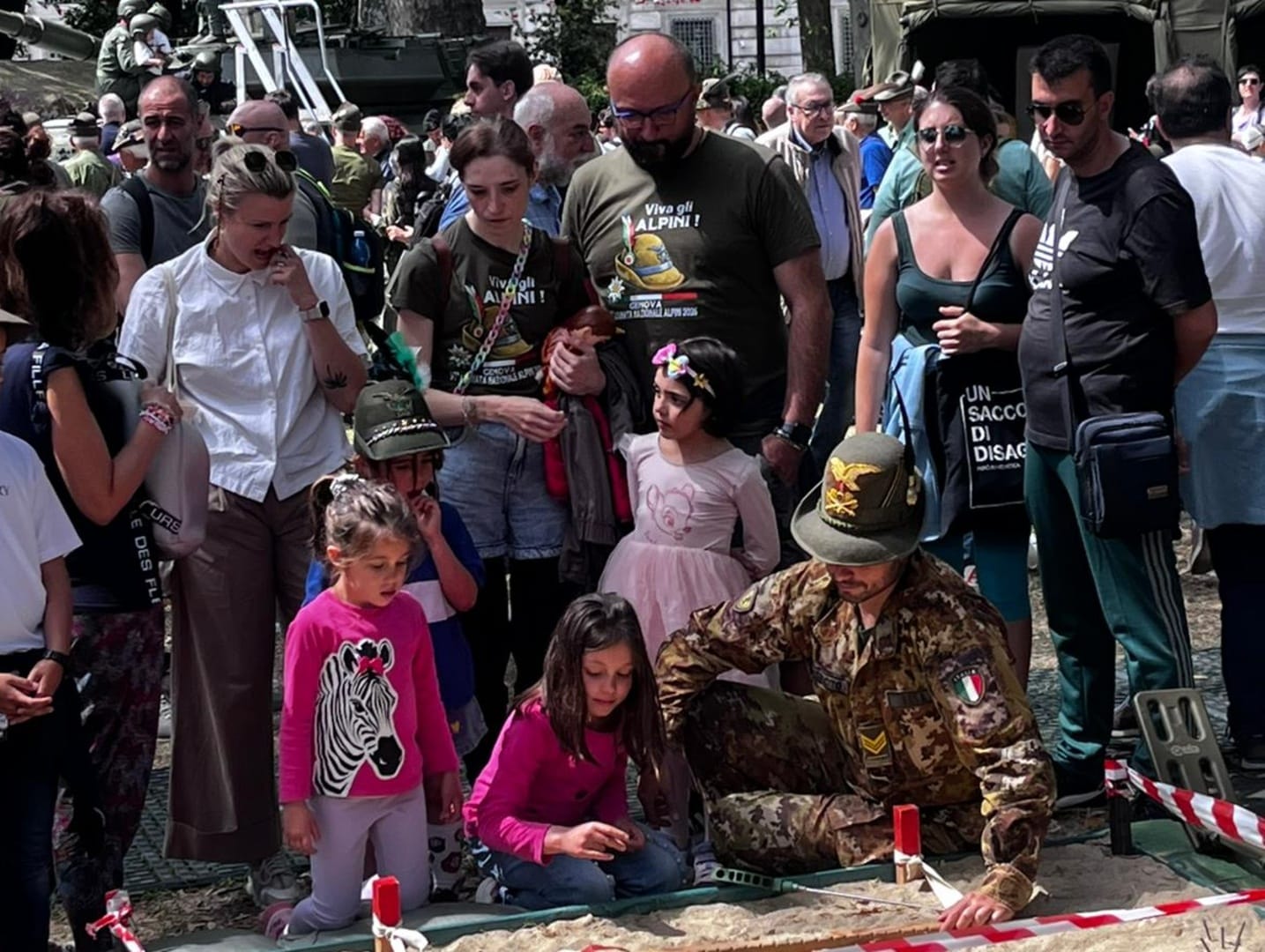 L'adunata di Genova e la disfatta del terrorismo femminista 1 adunata Alpini, Genova